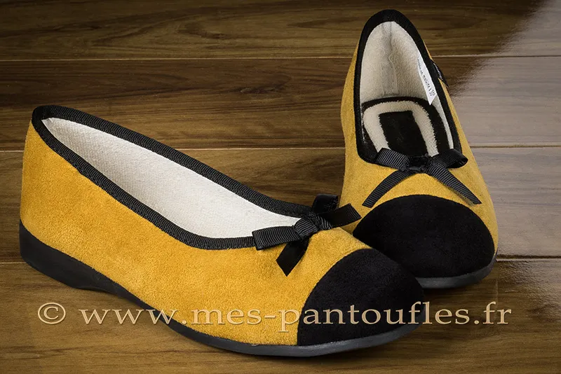 Ballerine classique à noeud jaune