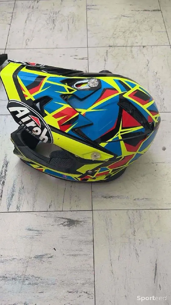 Casque moto cross d'occasion Ajouté le : 07/04/2024