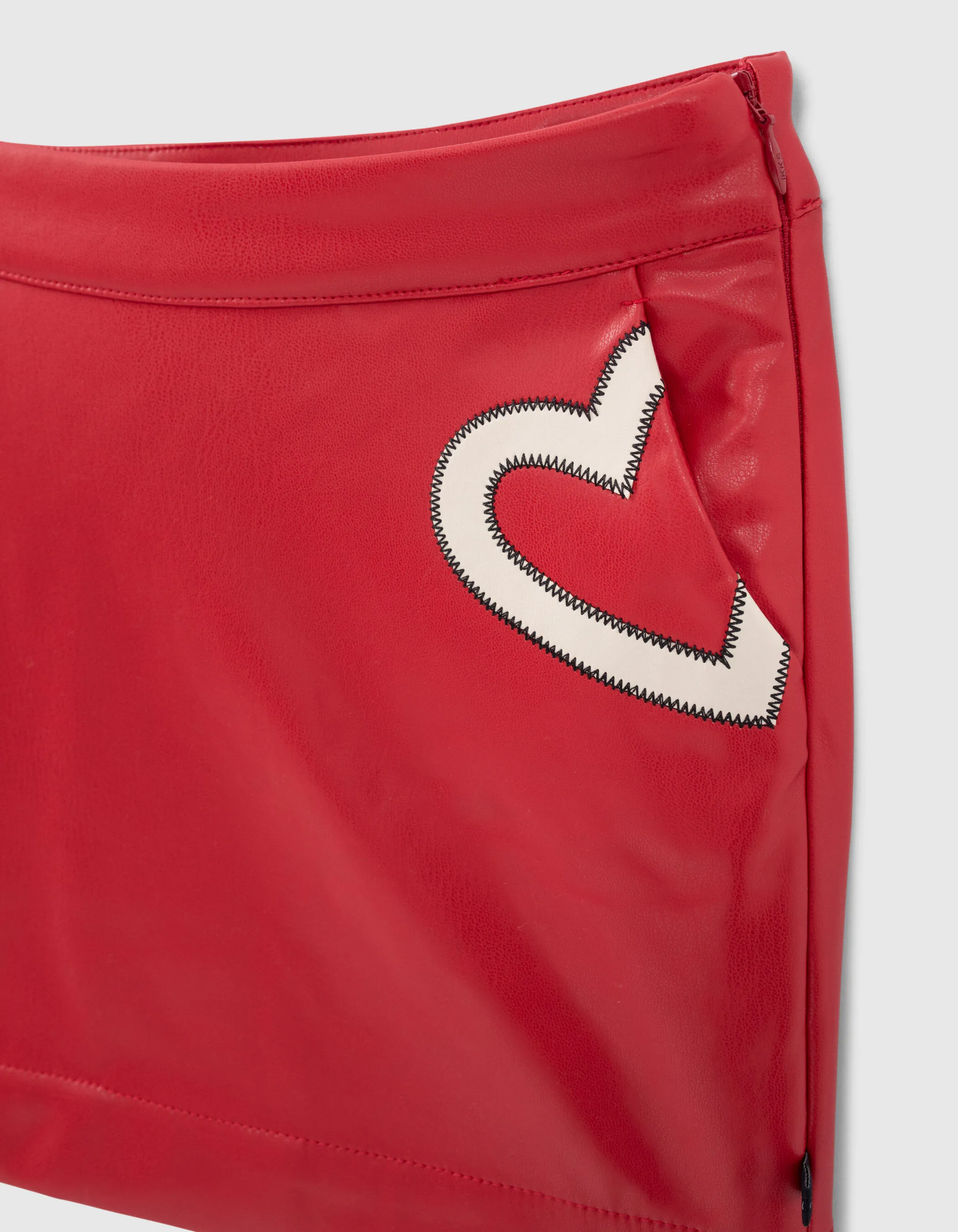 Jupe rouge poches broderies cœurs fille