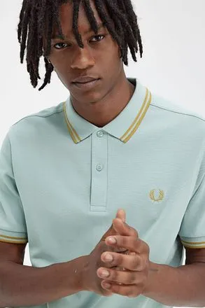 Polo Fred Perry M3600 Bleu Clair V27 M3600-V27 commander en 