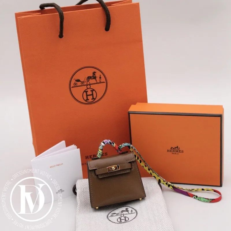 Sac Kelly Twilly charm en cuir Tadelakt et soie multicolore – Hermès