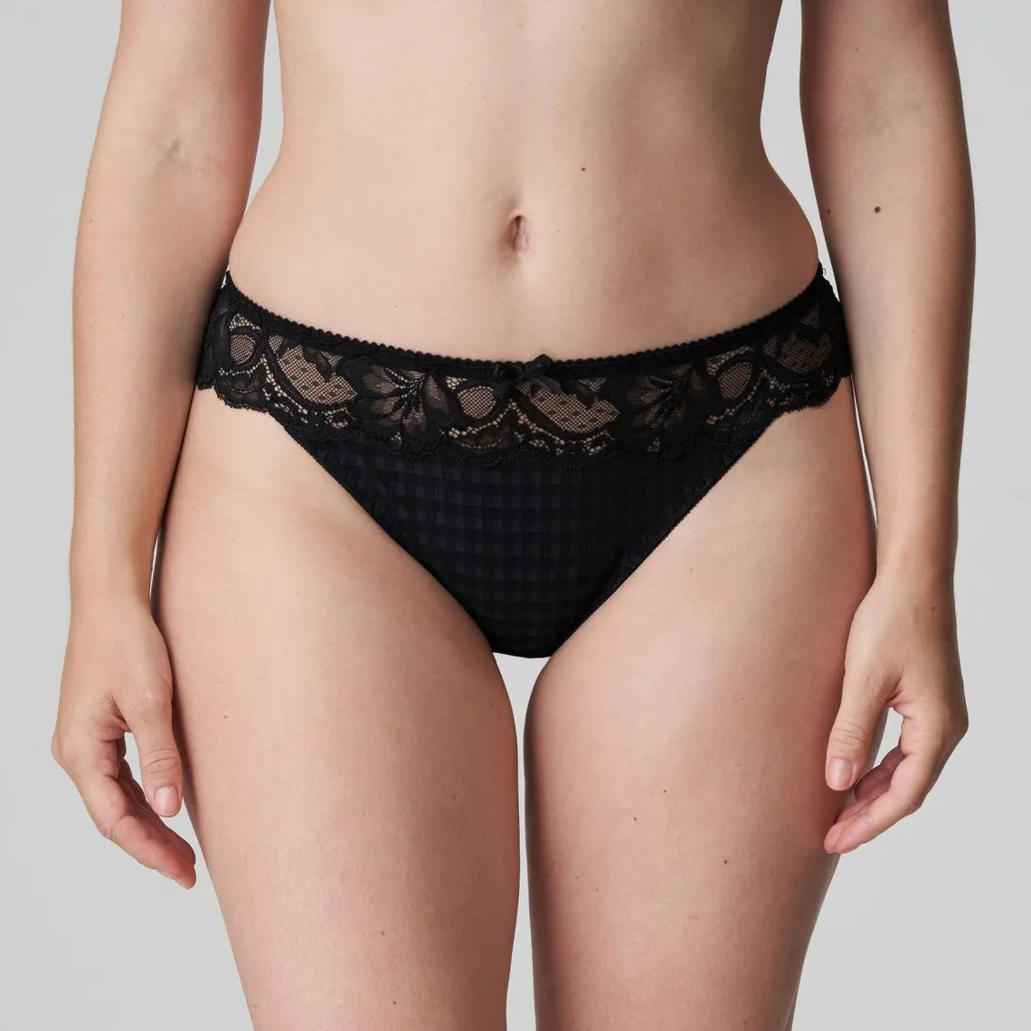 String Prima Donna noir | 3 Suisses