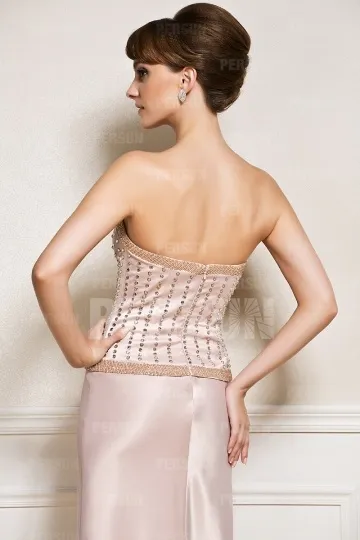 Tailleur chic de mère colonne satinée pour mariage en couleur chair